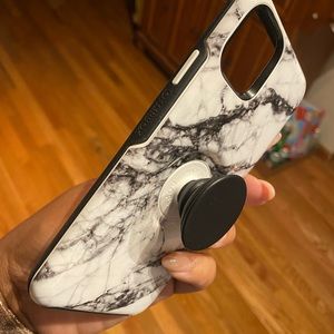 iPhone 11pro max Otter + Pop Symmetry Case